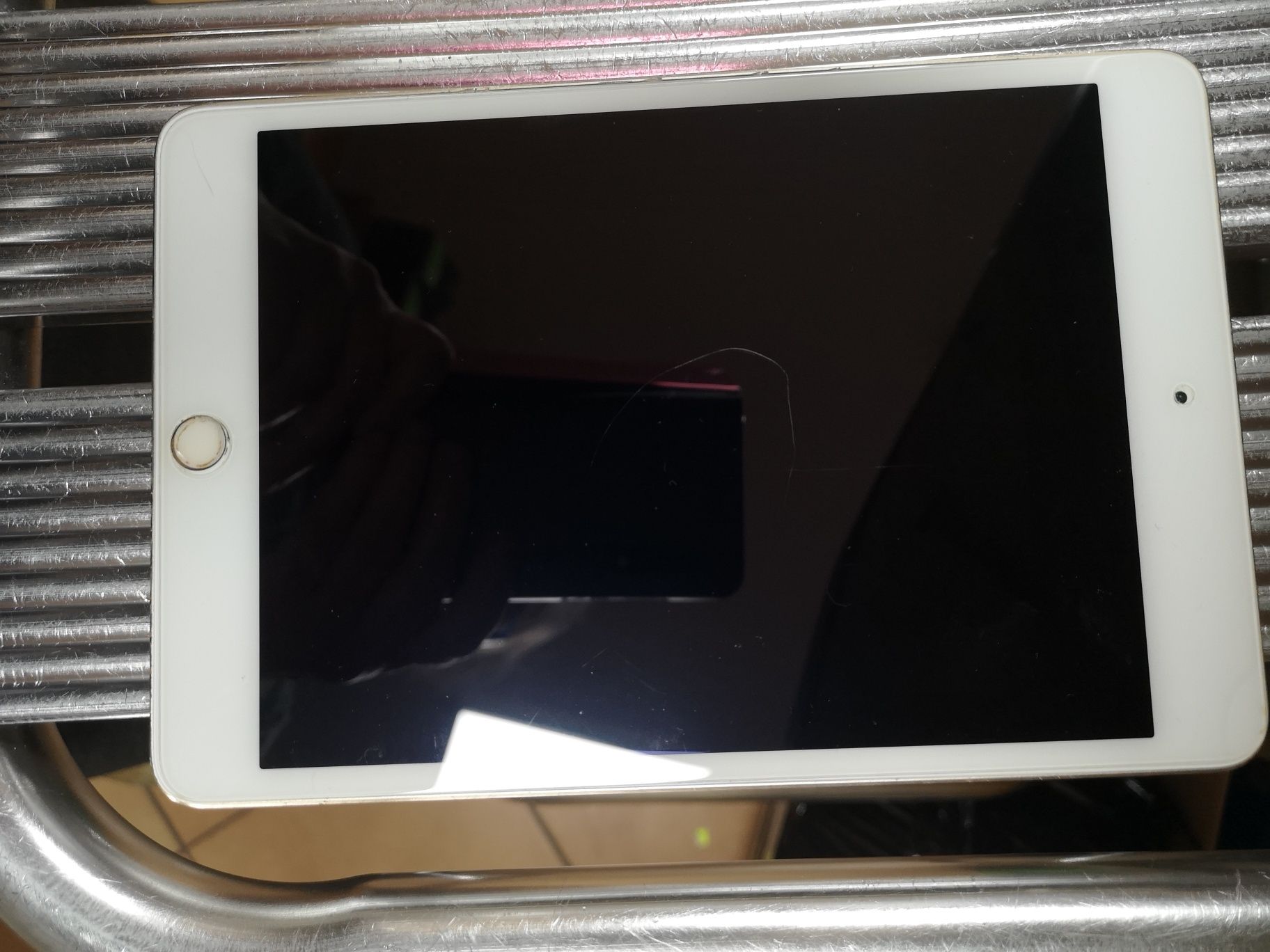 IPad A1538 Apple uszkodzony