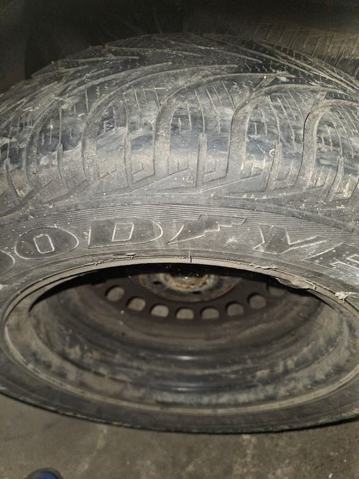 Opony koła zimowe  goodyear 195 65 r15 4 szt