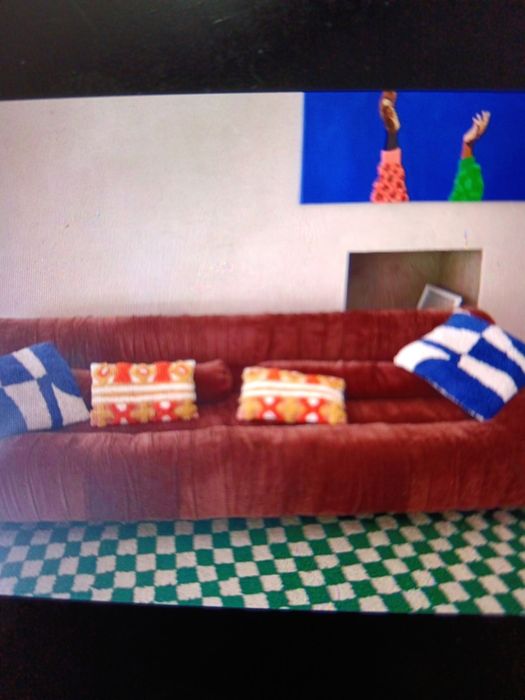 Sofá/cama/mesa de centro/tapete