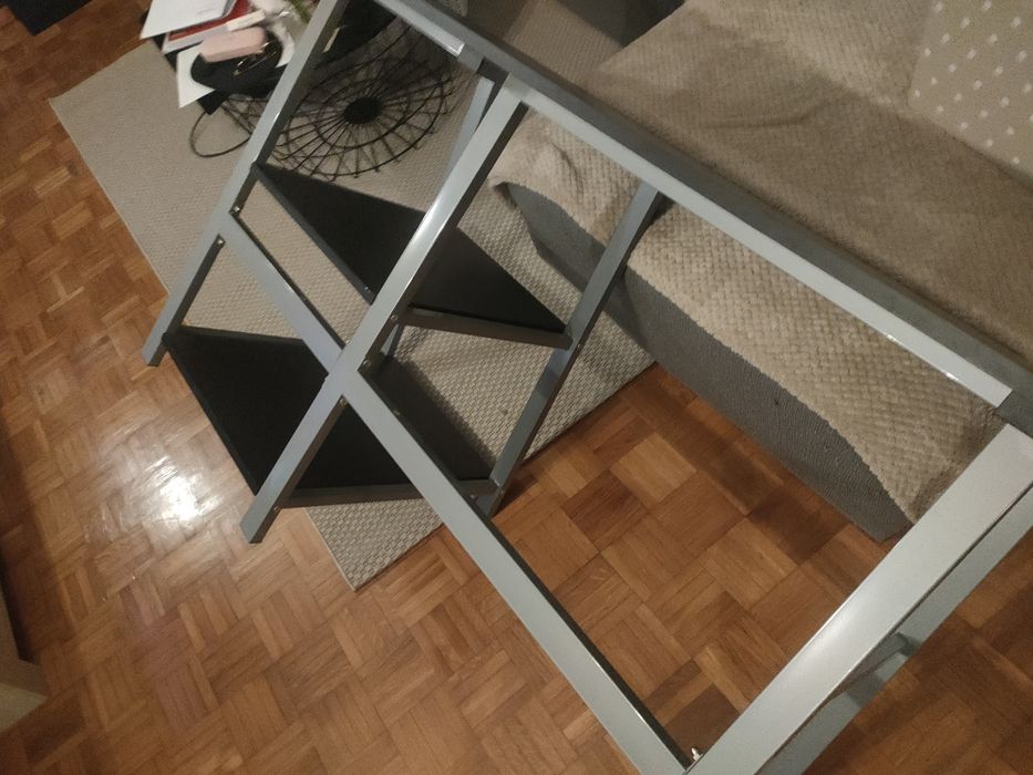 Secretaria muito boa como nova com prateleira laterais e embutidas