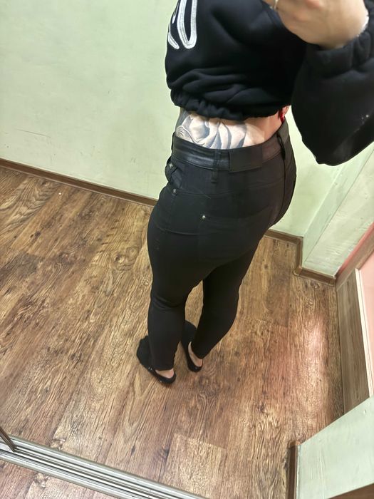 Spodnie woskowane, skórzane, skinny, czarne, rurki, Stradivarius, M