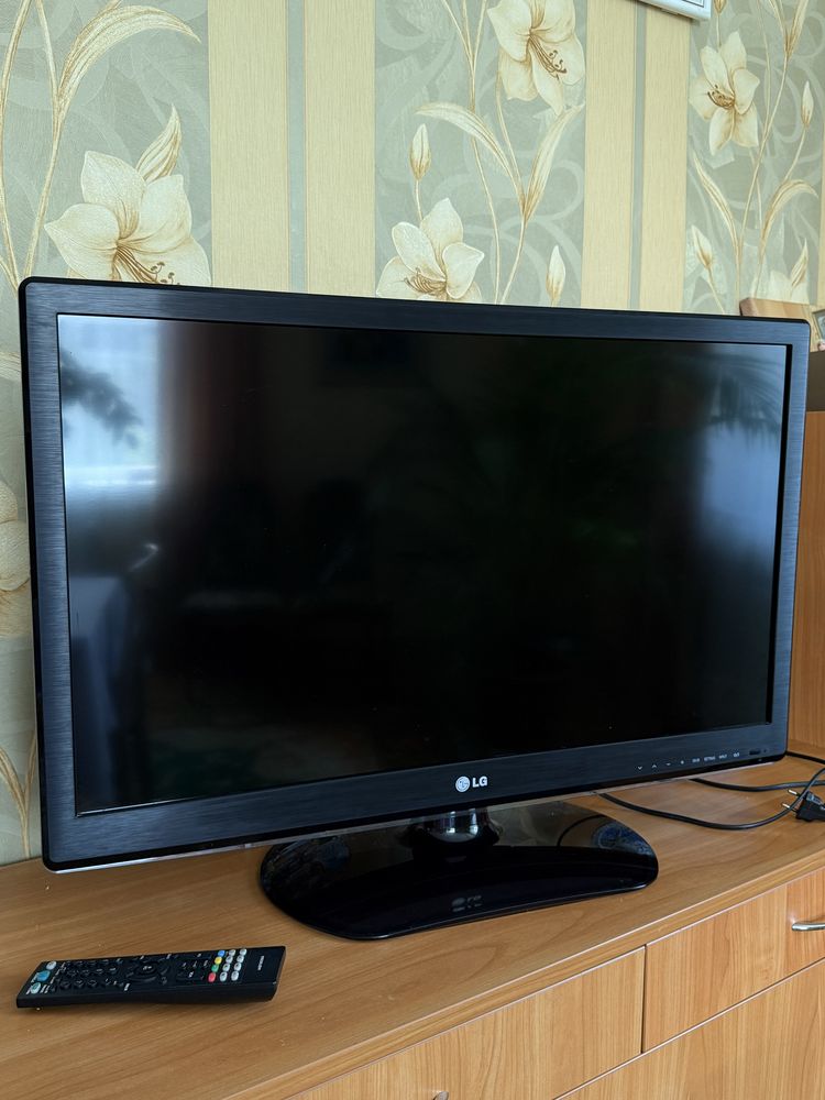 Телевізор LG 32LS350T