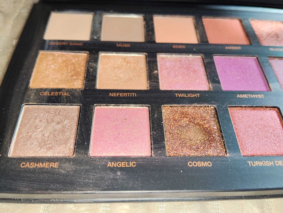 Huda beauty paleta de sombras/ palette fard à paupières