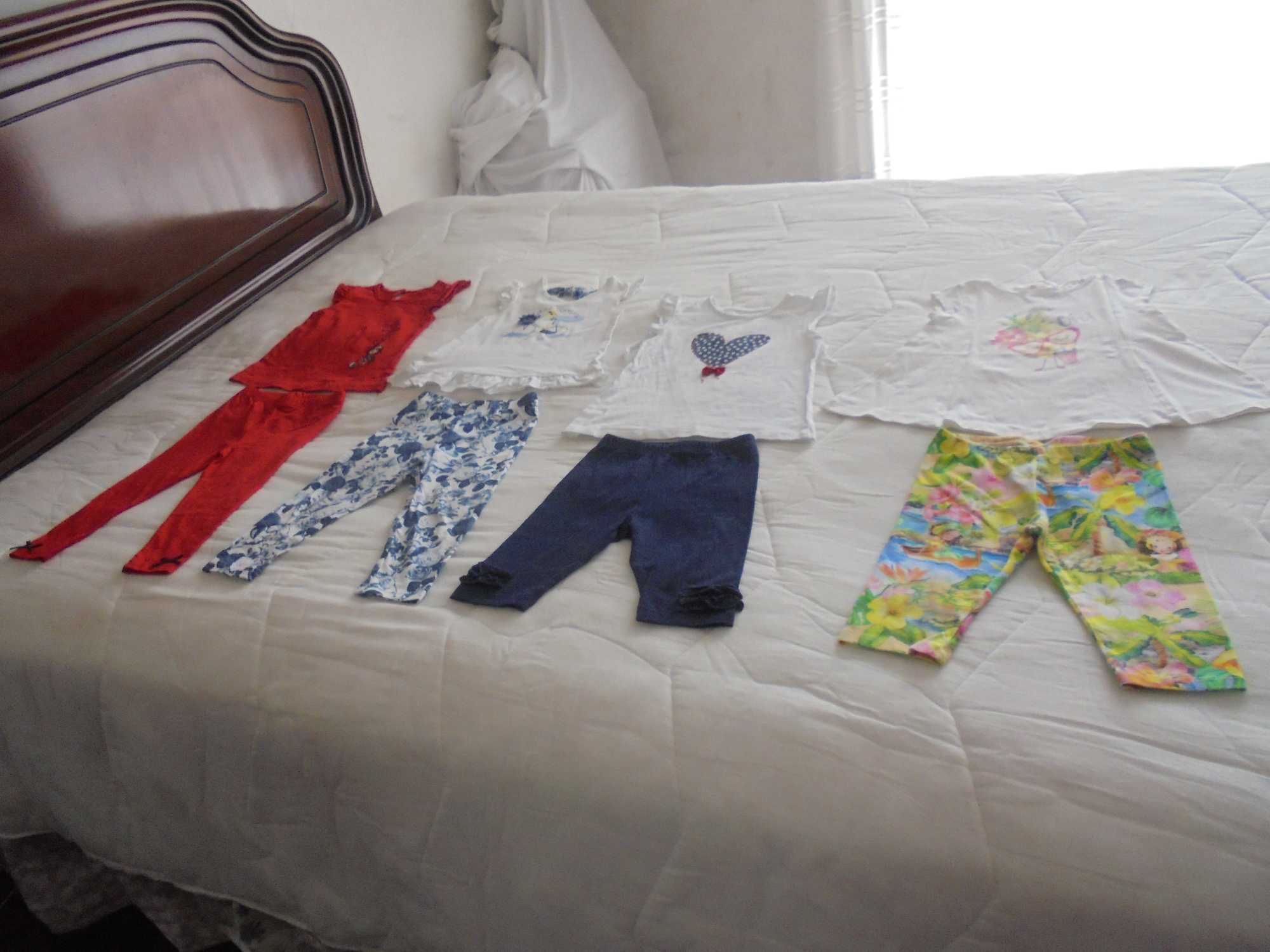 vários conjuntos de roupa de menina práticos