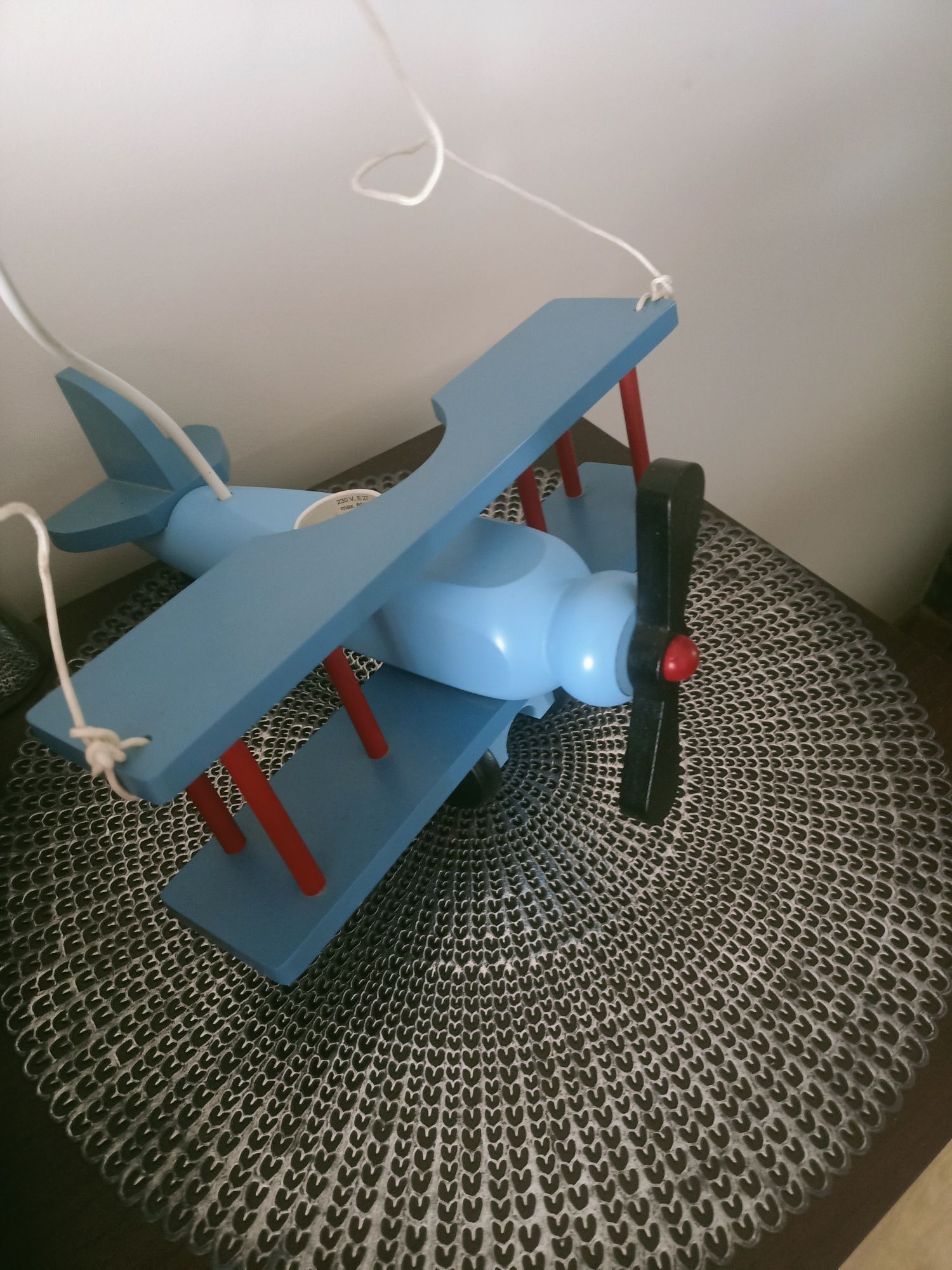 Żyrandol drewniany helikopter