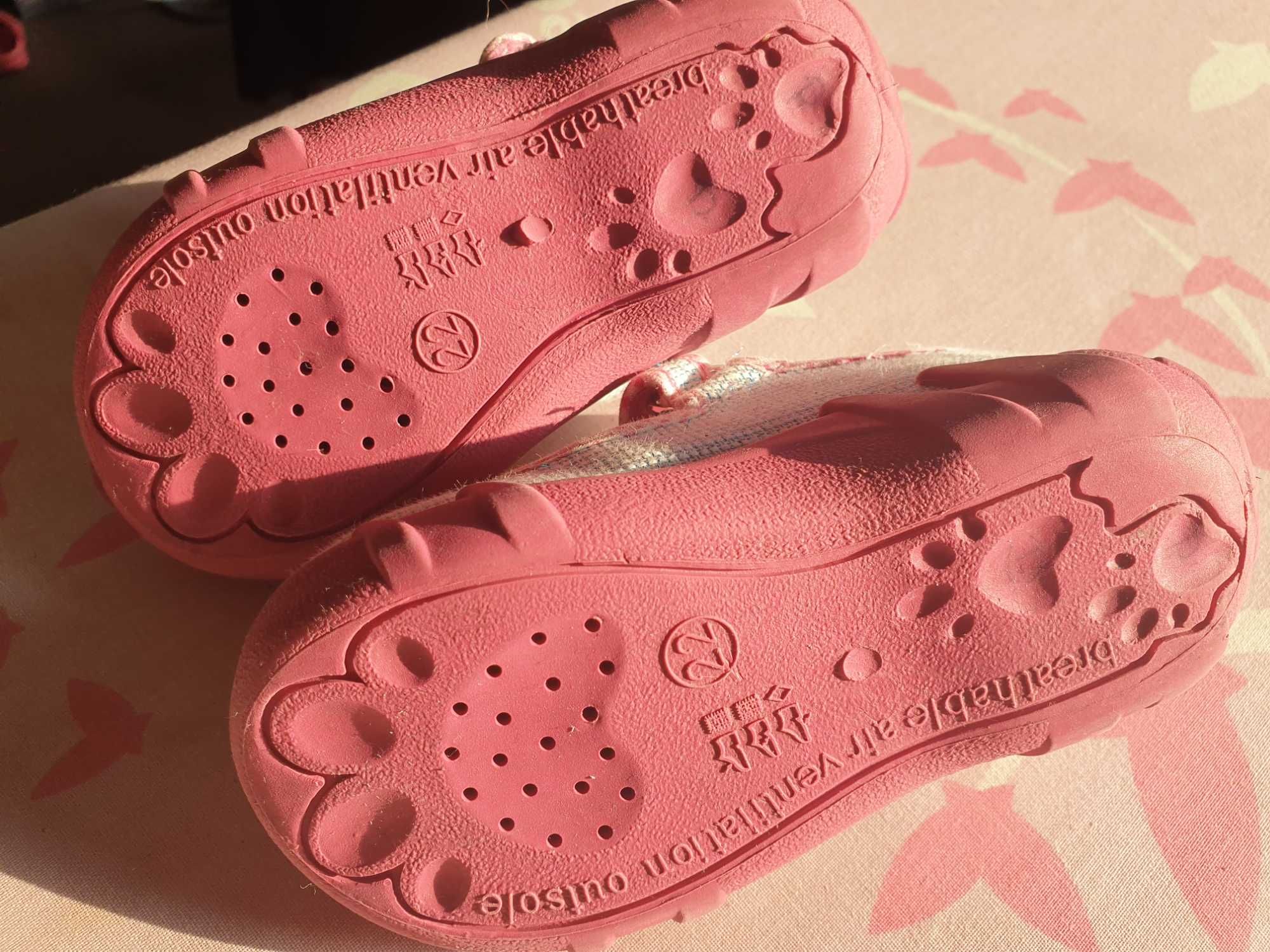 Buty /pantofle firmy RenBut 22 przedszkole