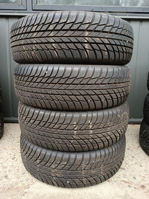 Зимові шини 215/65/17 Bridgestone Blizzak LM001