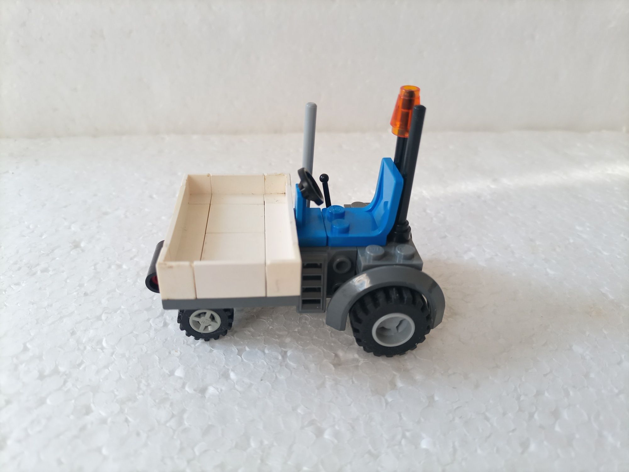 Klocki LEGO traktorek farma