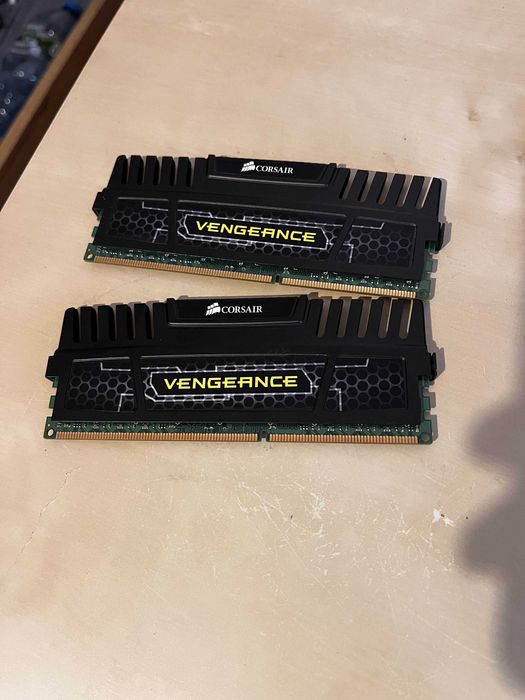 Corsair Vengeance 8GB DDR3 (2×4GB) 1600 MHz CL9