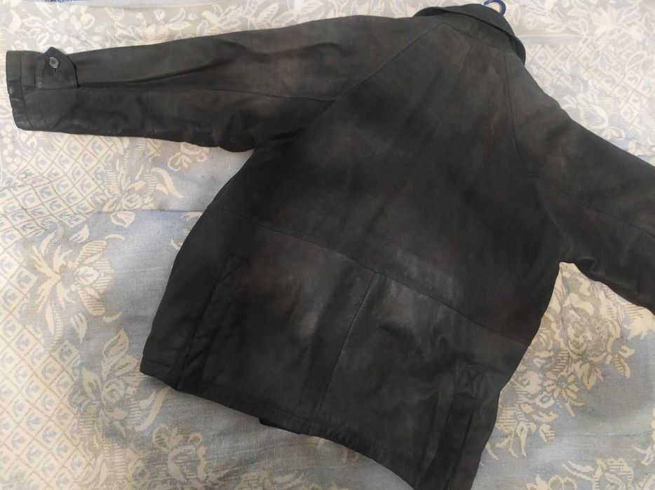 Куртка шкіряна чоловіча осінь/зима вживана розмір 52