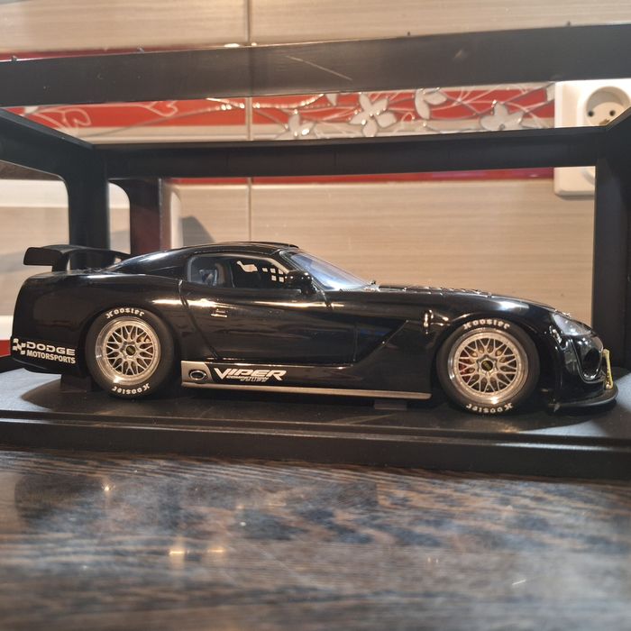 1:18 Auto Art Dodge Viper Competition car 2004