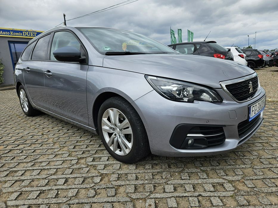 Peugeot 308 SW 1.2 benzyna 110KM skóry panorama nawigacja