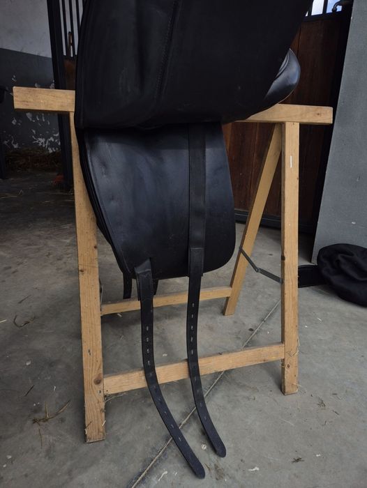 Czarne Siodło ujeżdżeniowe amerigo vega 17 M wełna