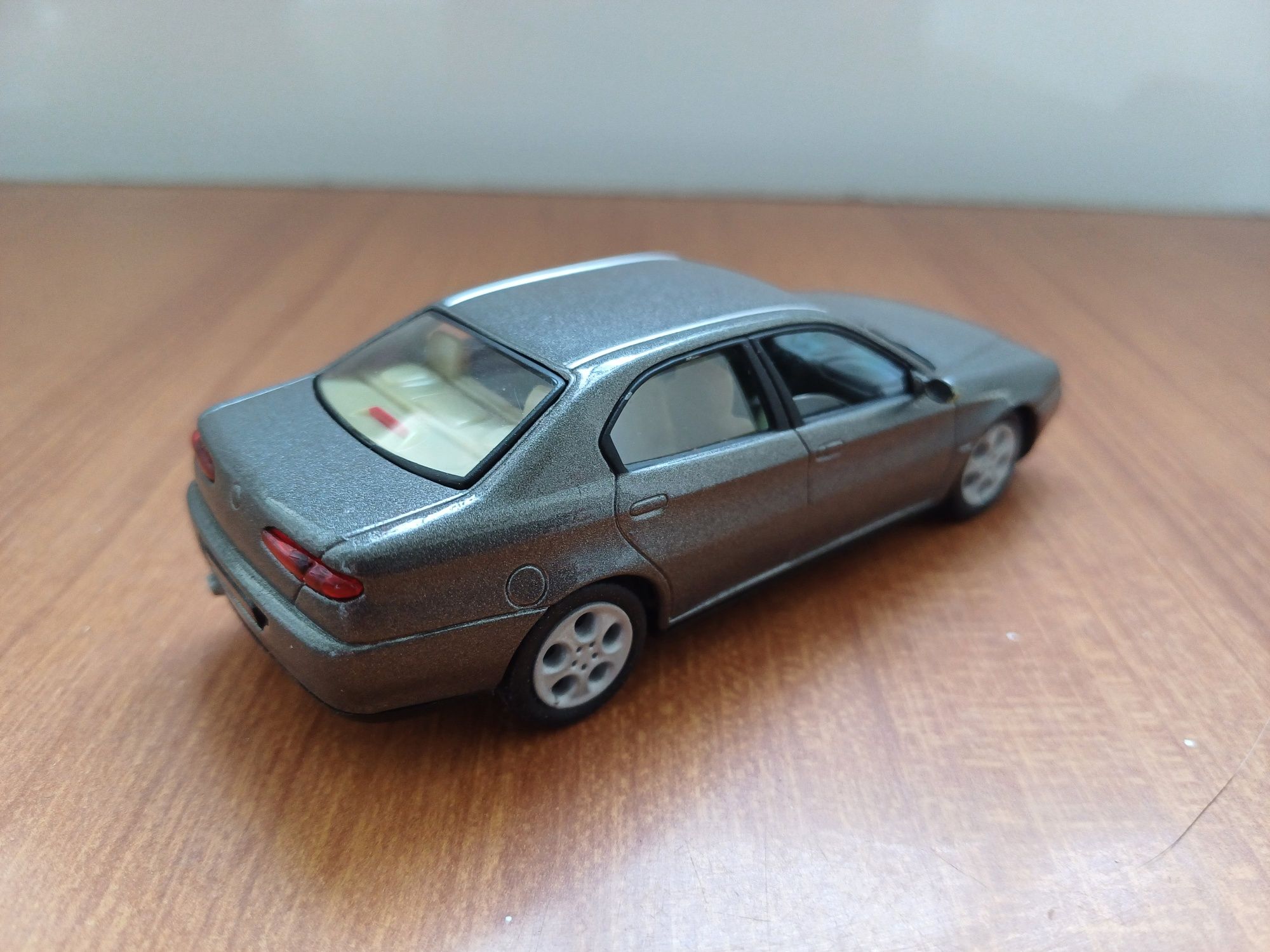 Alfa Romeo 166 - 1/43 Solido