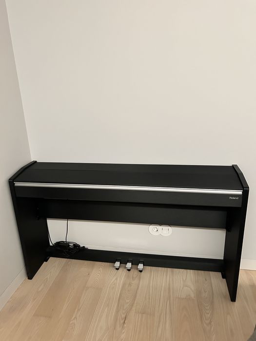 Roland piano digital F-120