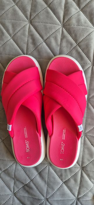 TOMS. Шльопанці 39 розмір