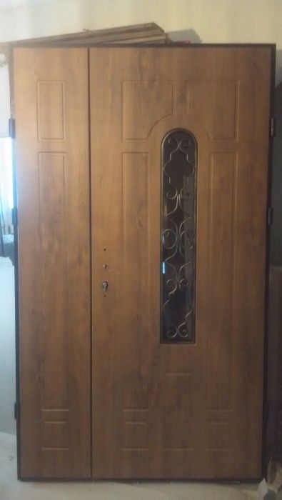 Входные двери со стеклопакетом двері вхідні в приватний будинок з ковк