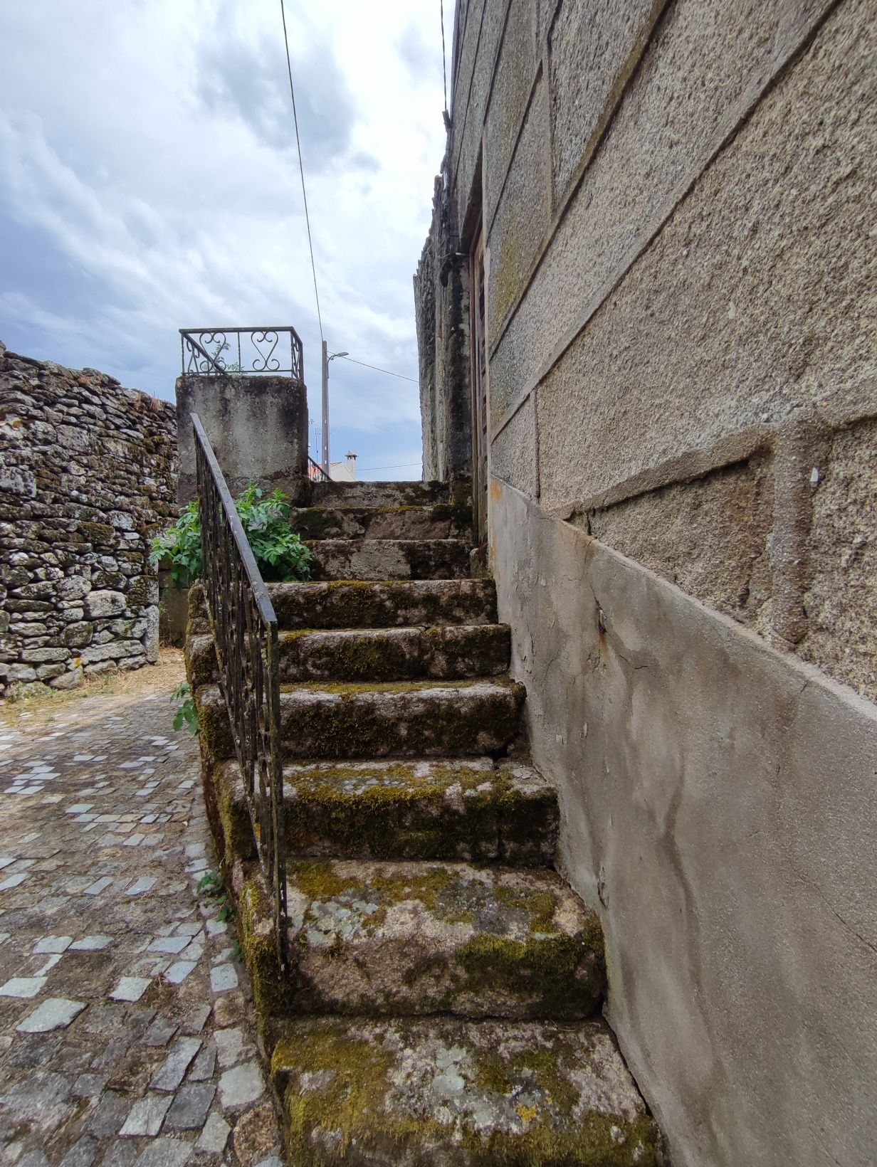 Ler anúncio* Vendo Casa Típica de Aldeia -  Ideal para recuperaçã