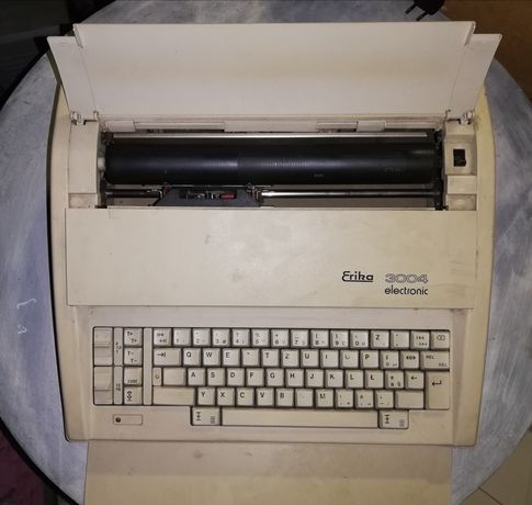 Maszyna do pisania Eryka 3004 Electronic