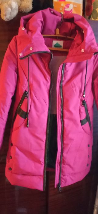 Продам куртку на девочку 6-8лет