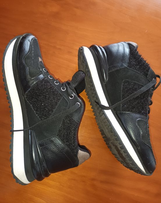 Par de ténis  - Gioseppe