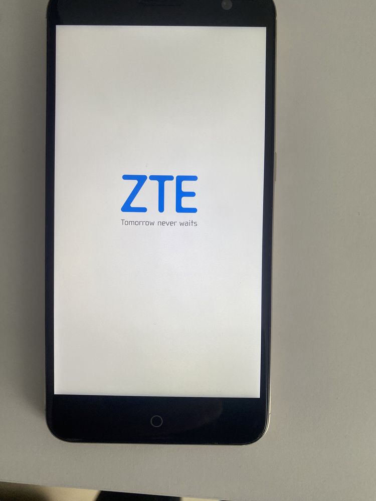 Мобільний телефон ZTE V7 під ремонт