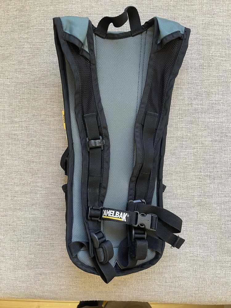 Mochila de Hidratação Camelbak - Modelo Rogue Light - Até 2L
