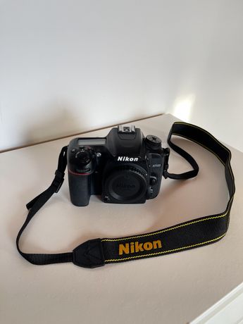 Roczny Nikon D7500 z gwarancją
