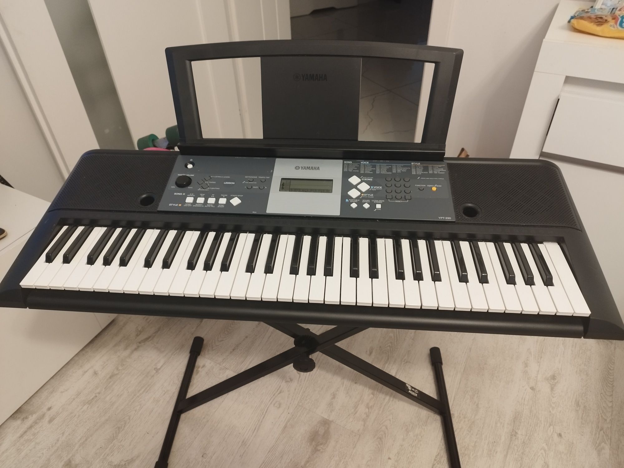 Yamaha, model YPT-230.
