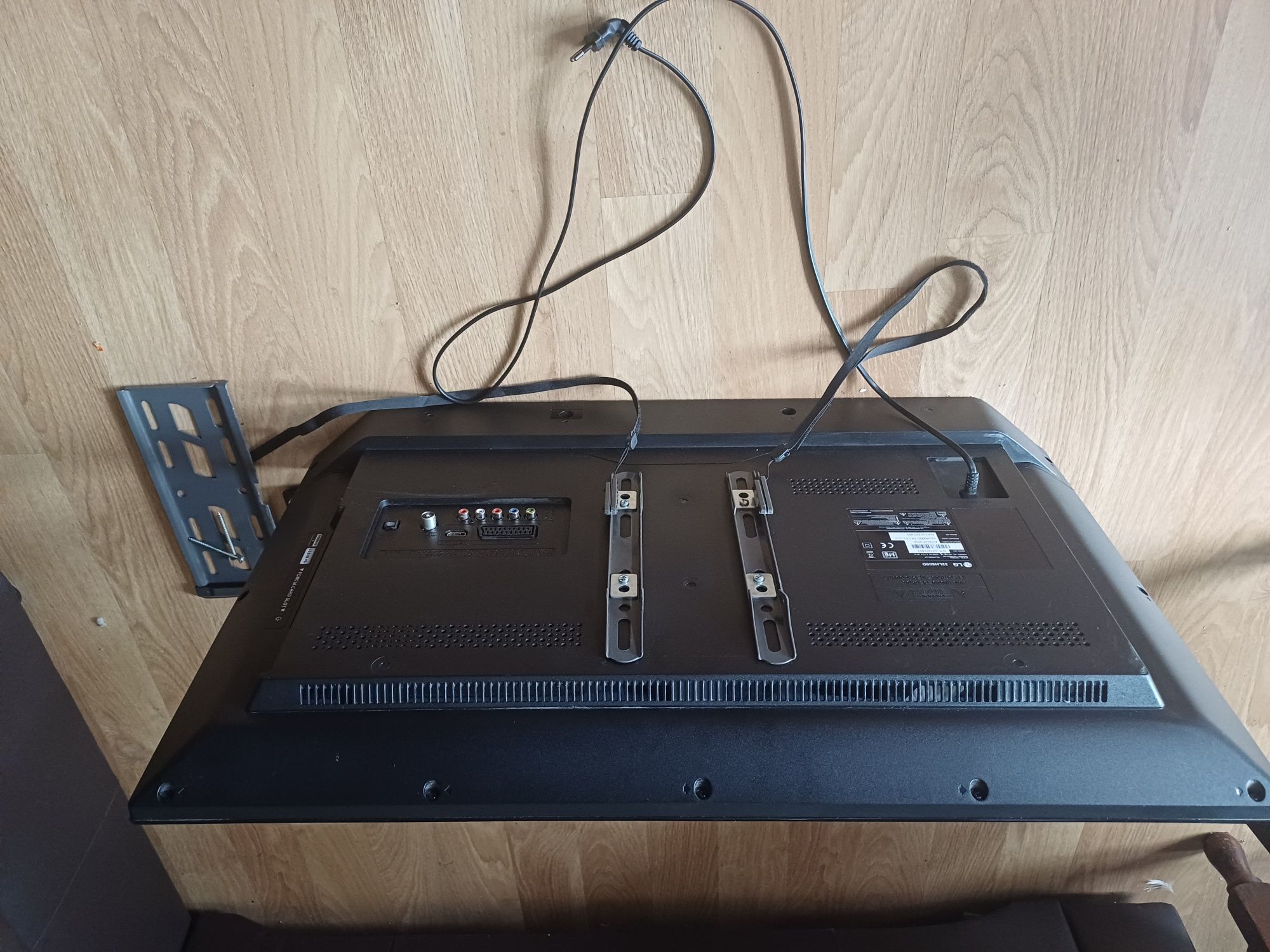 Telewizor LG 32" LED + uchwyt ścienny + pilot – sprawny | Model 32LH50