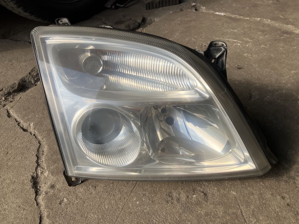Opel Vectra C - lampa przód prawa