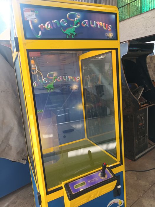 Máquina tipo Grua Crane Diversão Peluches Brindes Expendedora