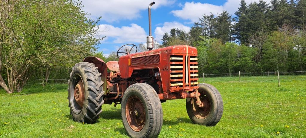 International B275 DIESEL McCormick case c-330
