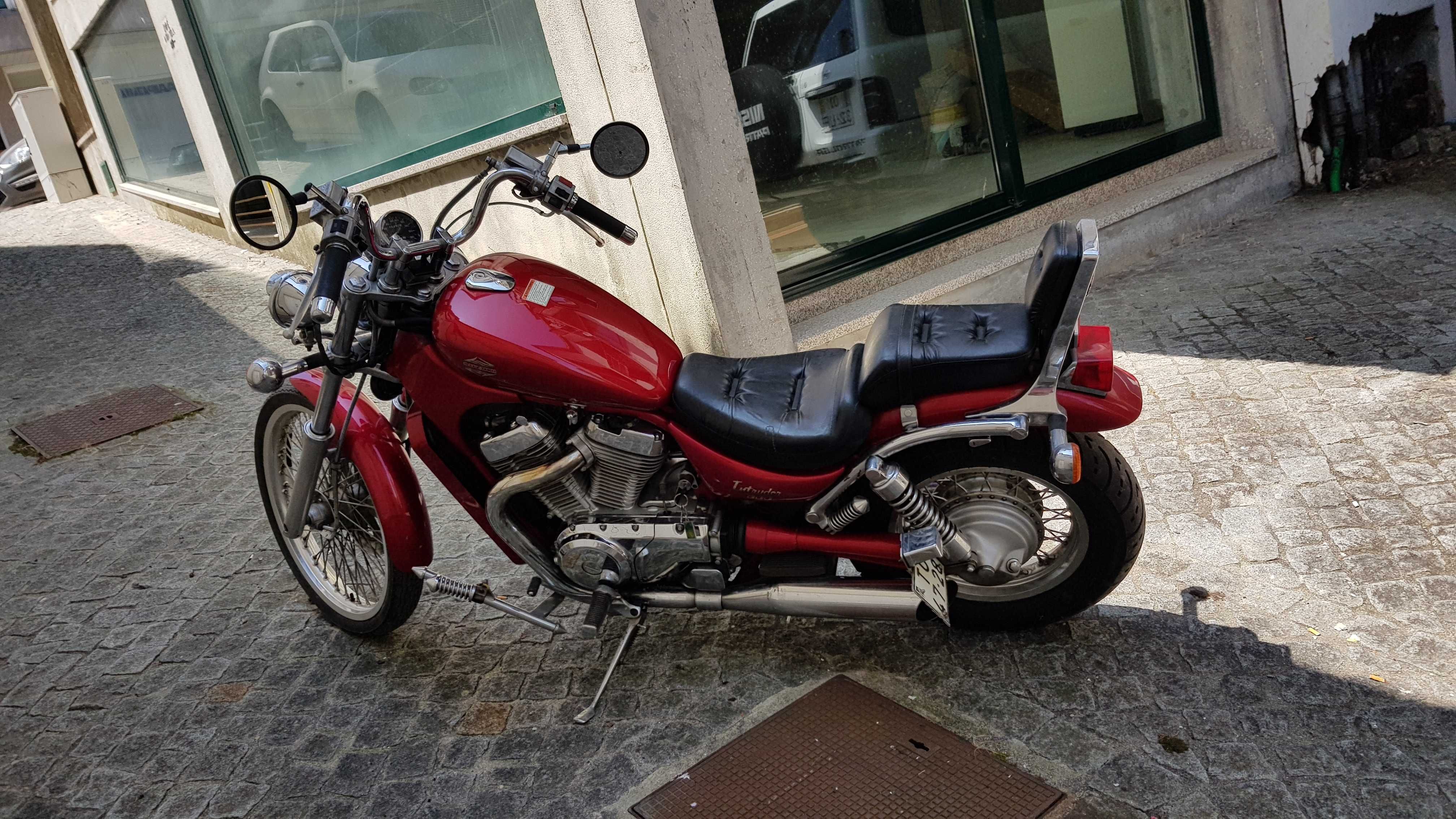Moto Suzuki VS800