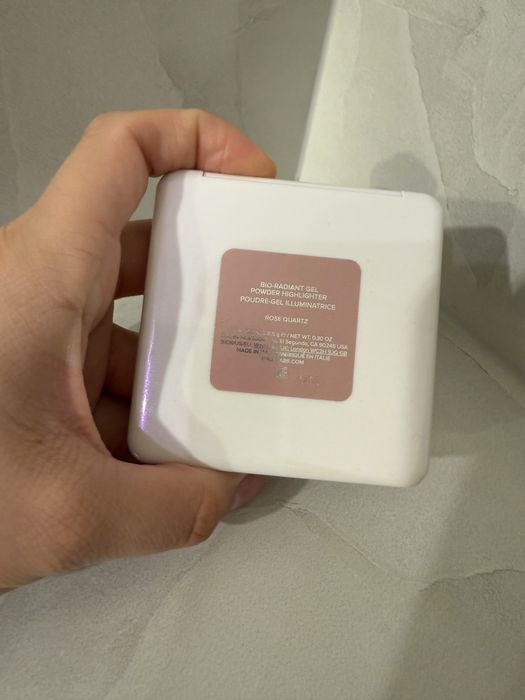 Haus Labs bio-radiant gel-powder highlighter rose quartz róż