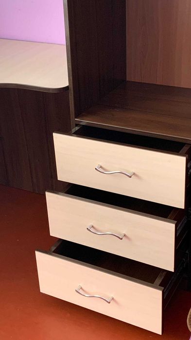 Стіл письмовий з полицями