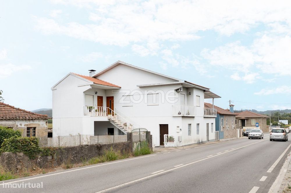 Moradia 2 pisos com terreno Viatodos Barcelos