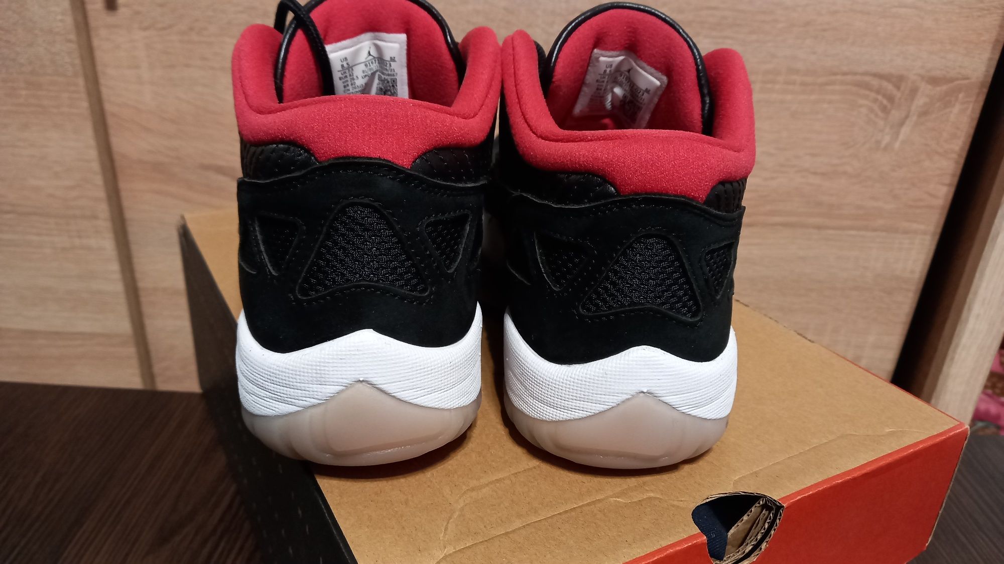 Баскетбольные кроссовки Jordan 11 low