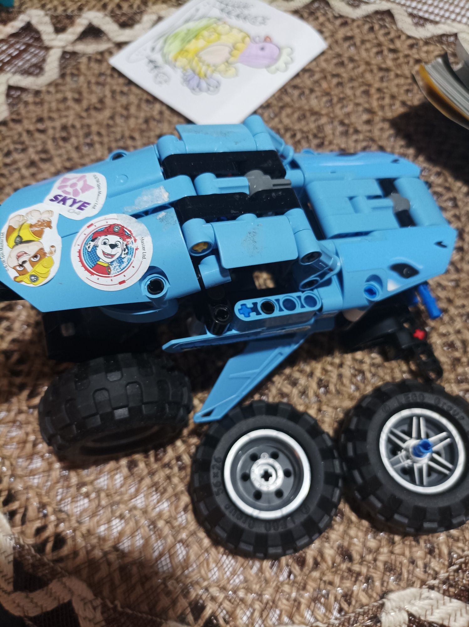 LEGO technic pojazd rekin