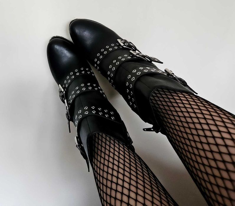 Botki Guess model Rindy platforma obcas skóra naturalna