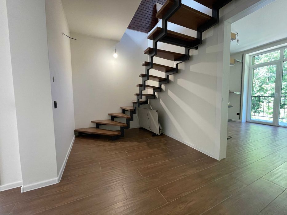 Продам 5 кімнатний будинок 211 кв.м. с. Солуки!