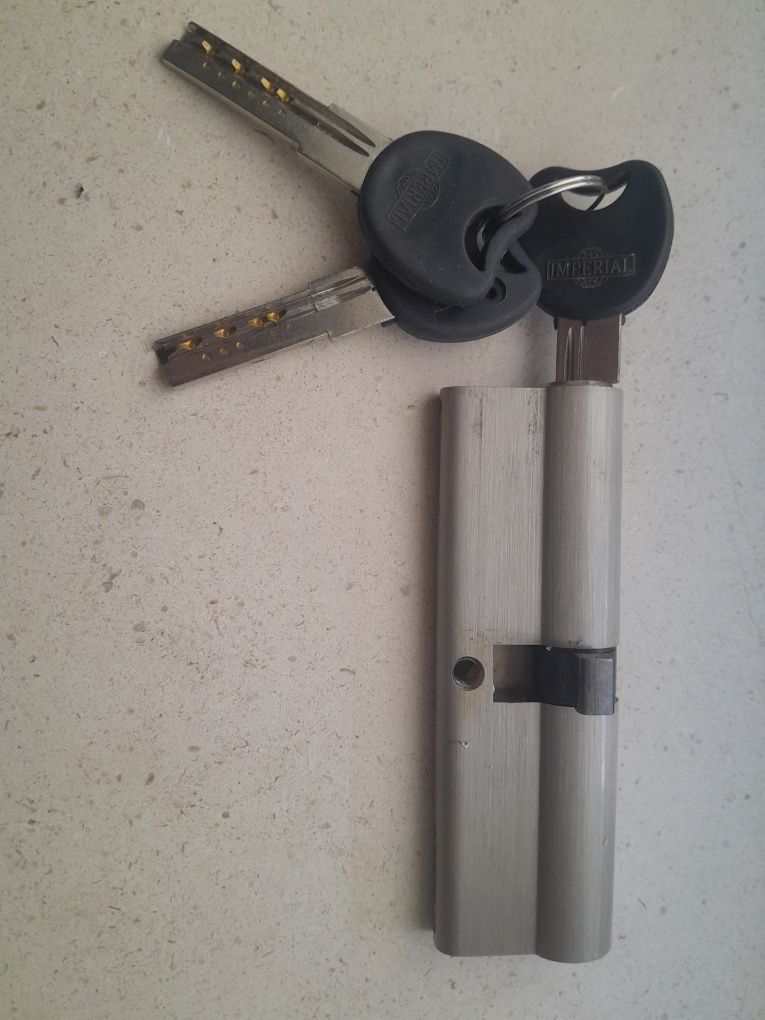 Fechadura para porta cromada