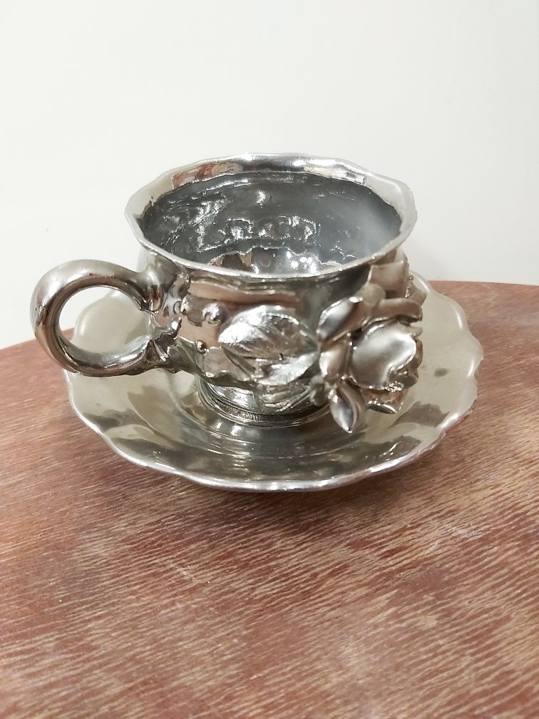 Serwis kawowy porcelit w kolorze srebrnym