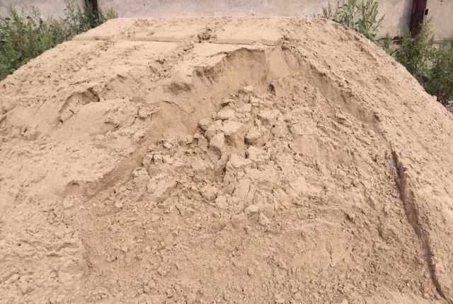 Доставка песка по Днепру и области самосвалами и в мешках