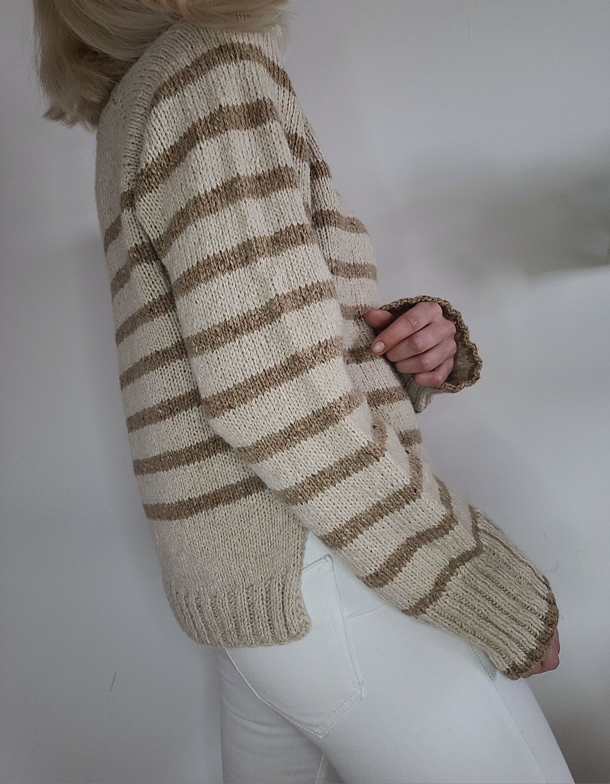 Beżowy wełniany sweter w paski oversize boho handmade