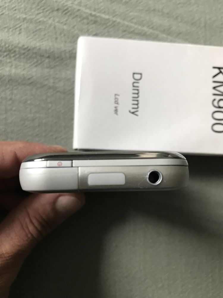 Telefon komórkowy smartfon LG KM900