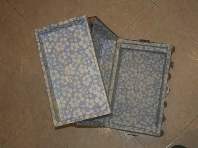 Bau pequeno antigo