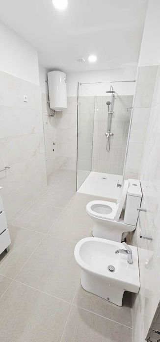 Apartamento totalmente renovado em frente à estação Trindade Porto