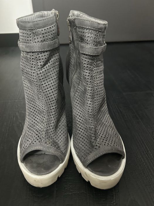 Botki letnie ażurowe zamszowe