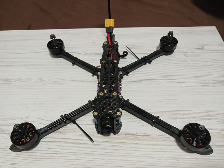 “Потужний 7-дюймовий FPV-дрон — готовий до польоту!”